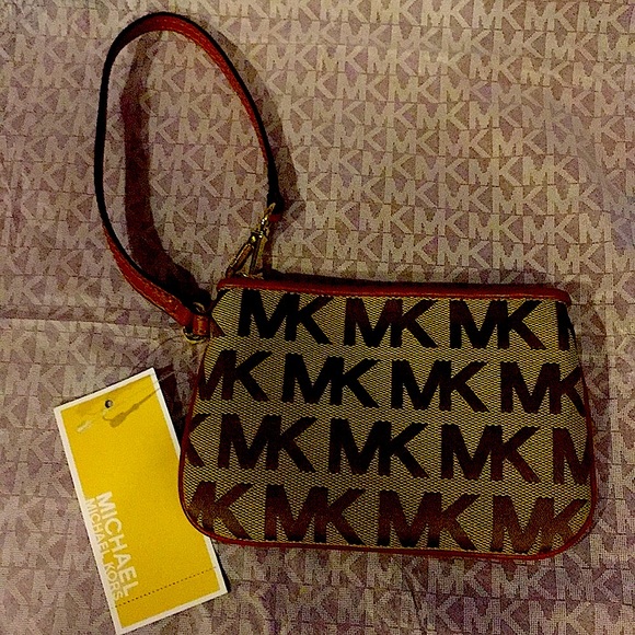 MICHAEL KORS SMALL SIGNATURE WRISTLET (NEW) - Picture 2 of 8
